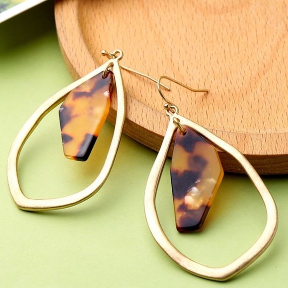 Jewelry - Vintage Gold Hoop Earrings